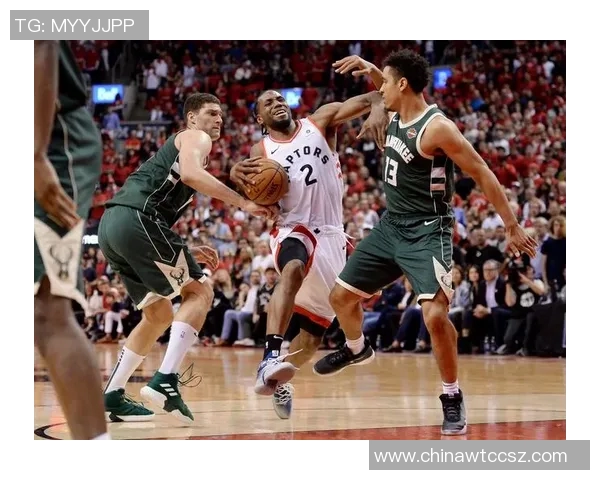 勇士与猛龙激战正酣NBA赛场精彩瞬间回顾与分析