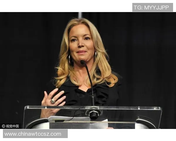 湖人女老板因家族内斗被起诉巴斯家族矛盾加剧引发关注