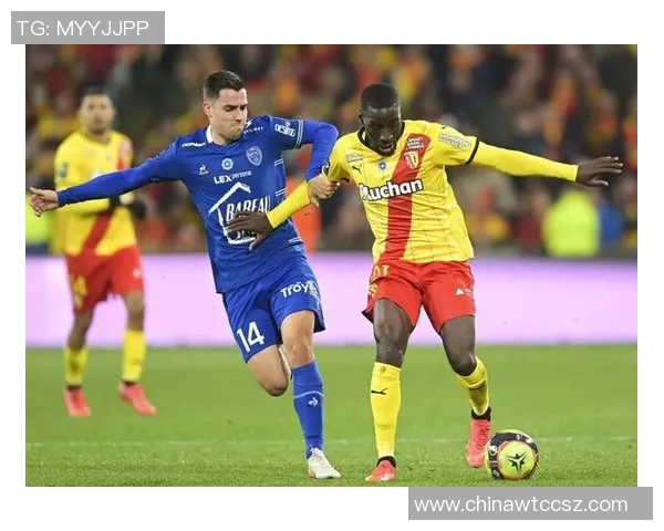 特鲁瓦主场逆转洛里昂上演精彩对决最终以三比二获胜