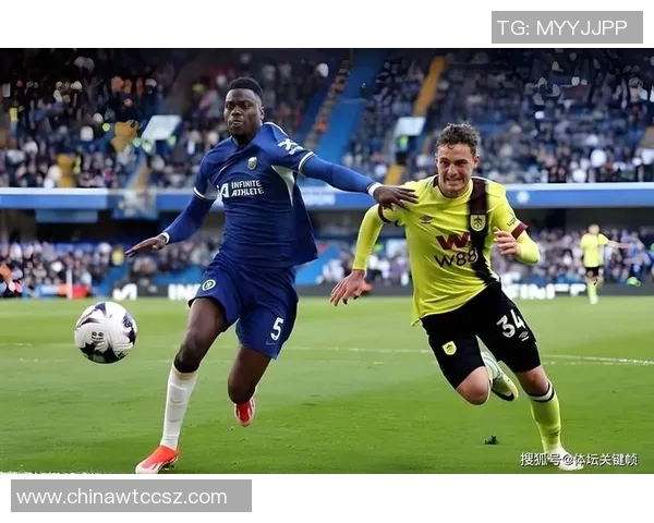 阿仙奴与纽卡斯尔激战正酣谁将赢得英超巅峰对决的荣耀