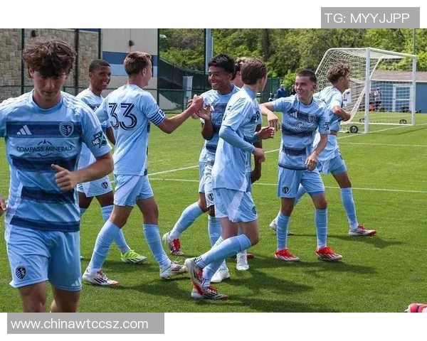 休斯顿与堪萨斯城激战比分揭晓精彩瞬间回顾与分析