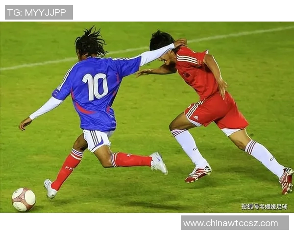 冈山绿稚与山口雷诺的激烈对决展现足球魅力与团队精神