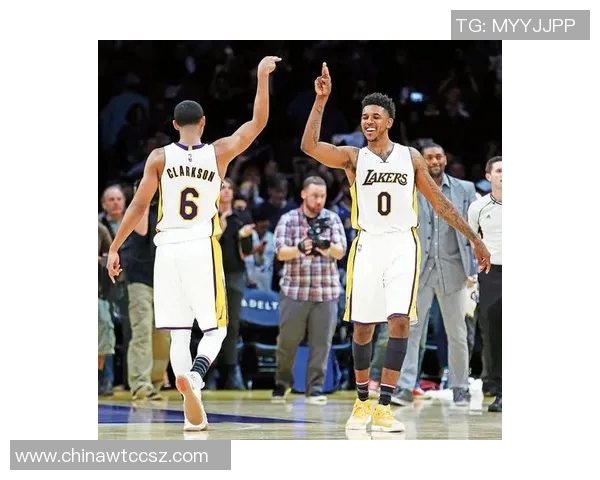 勇士与小牛激战全场精彩回放尽览篮球盛宴的每一个瞬间