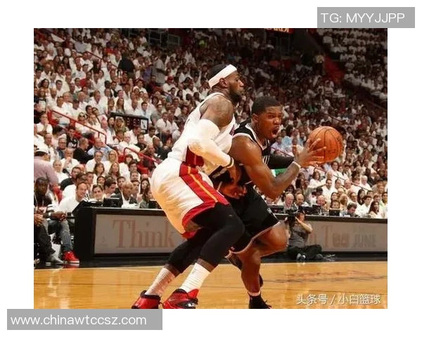 詹姆斯与乔约翰逊的巅峰对决谁能笑到最后的篮球传奇之战