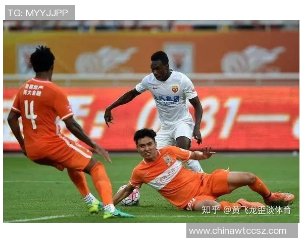 鲁能与上港比赛中越位争议引发热议球迷和专家各执己见