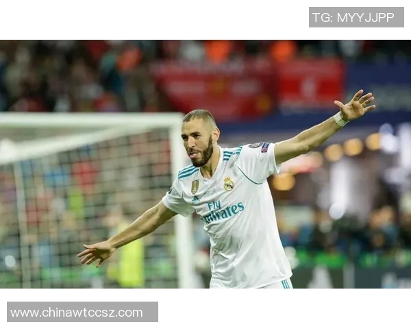 本泽马的传奇之路：从青涩少年到世界足坛巨星的蜕变与荣耀