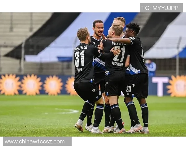 比勒菲尔德与柏林的较量揭示足球战术与团队精神的较大差异