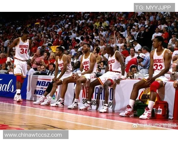 火箭队与纽约尼克斯的激烈对决展现篮球魅力与团队精神