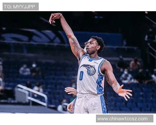 小牛夏季联赛对决太阳年轻阵容展现未来潜力与激情 小牛夏季联赛对决太阳年轻阵容展现未来潜力与激情