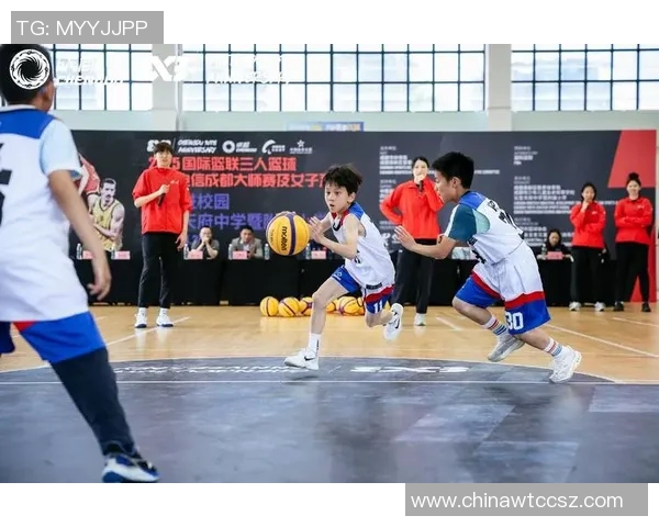 成都篮球队荣登篮球意识排行榜第三名展现出色团队配合与战术智慧