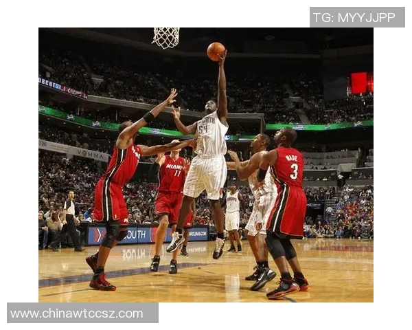 热火与山猫激战四月二十四日球迷期待精彩对决与惊心动魄时刻 热火与山猫激战四月二十四日球迷期待精彩对决与惊心动魄时刻